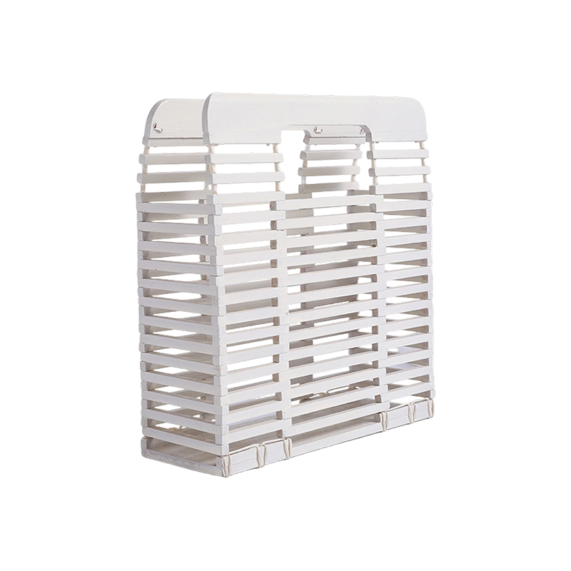 手工制作的小方形包,配有竹条